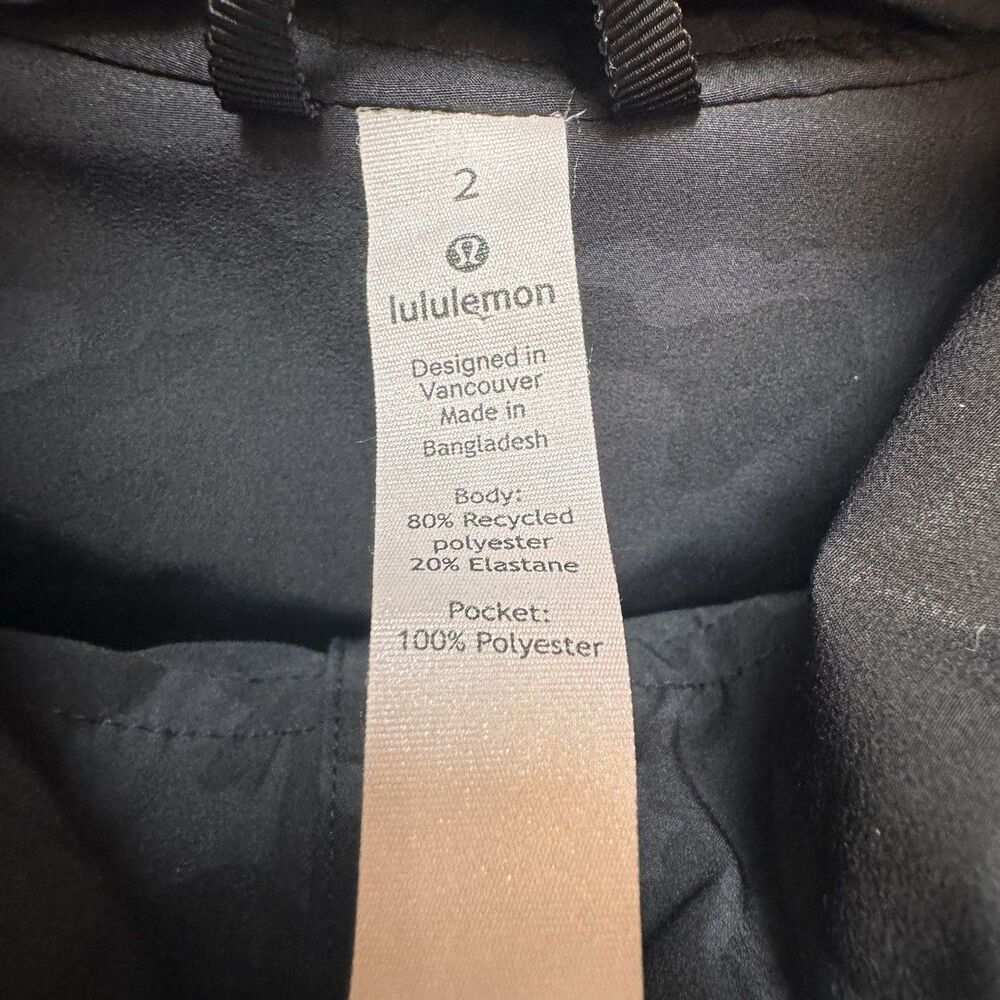 LULULEMON Women's Pack It Up Black Camo Jacket Sz 2 Vented Pockets Hooded - Picture 5 of 13